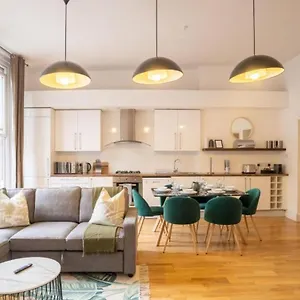 Three Bed With City View Shoreditch Perfect For Business Corporate By Belvilla Apartment London