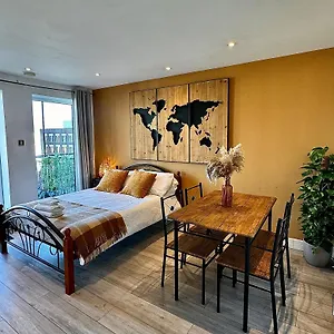 Cozy Flat With Balcony Apartment London